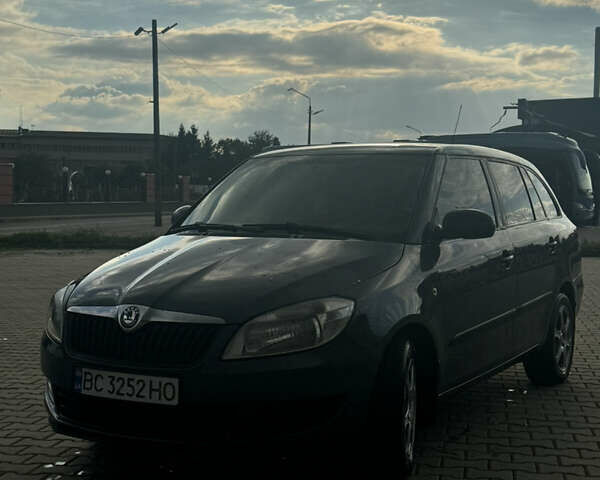Сірий Шкода Фабія, об'ємом двигуна 1.6 л та пробігом 300 тис. км за 5100 $, фото 1 на Automoto.ua