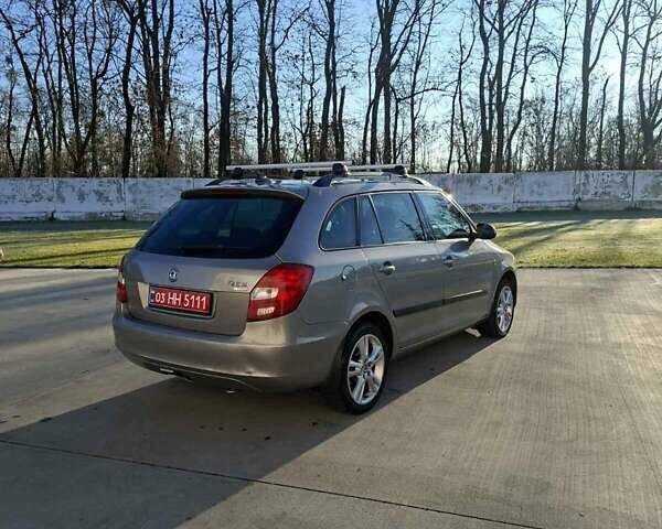 Серый Шкода Фабия, объемом двигателя 1.6 л и пробегом 260 тыс. км за 8200 $, фото 3 на Automoto.ua