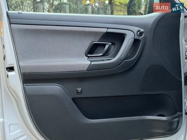 Шкода Фабия 2011 в Трускавце на Automoto.ua Серый Шкода Фабия, объемом двигателя 1.6 л и пробегом 242 тыс. км за 5950 $, фото 60 на Automoto.ua