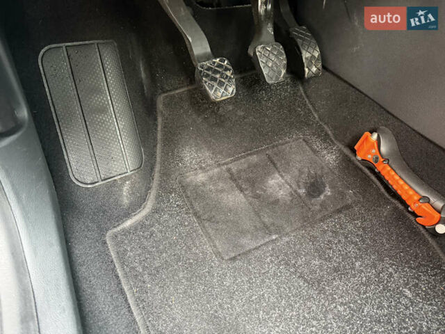 Серый Шкода Фабия, объемом двигателя 1.2 л и пробегом 140 тыс. км за 7300 $, фото 44 на Automoto.ua