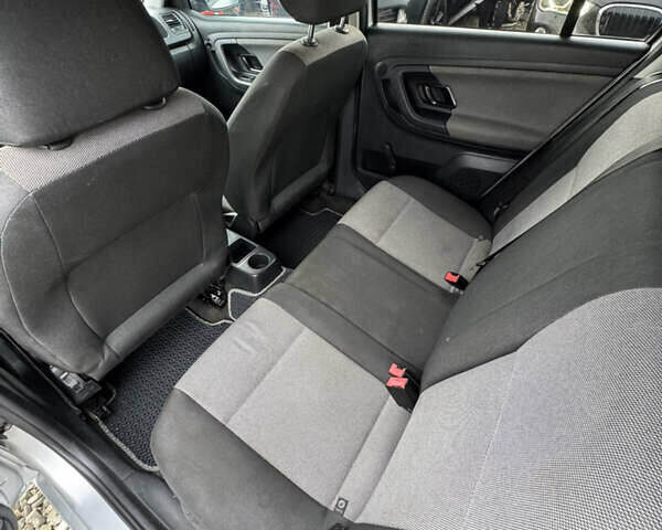 Сірий Шкода Фабія, об'ємом двигуна 1.6 л та пробігом 233 тис. км за 5500 $, фото 18 на Automoto.ua