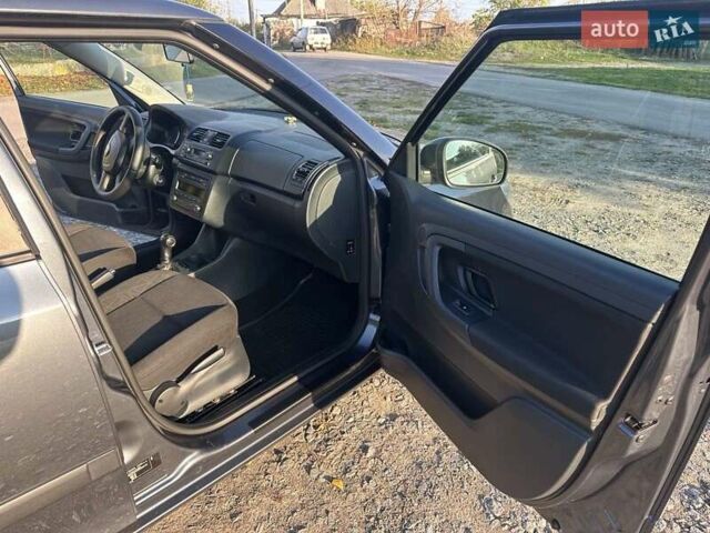 Серый Шкода Фабия, объемом двигателя 1.2 л и пробегом 203 тыс. км за 7500 $, фото 12 на Automoto.ua