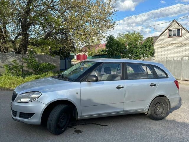 Серый Шкода Фабия, объемом двигателя 1.2 л и пробегом 300 тыс. км за 1500 $, фото 1 на Automoto.ua