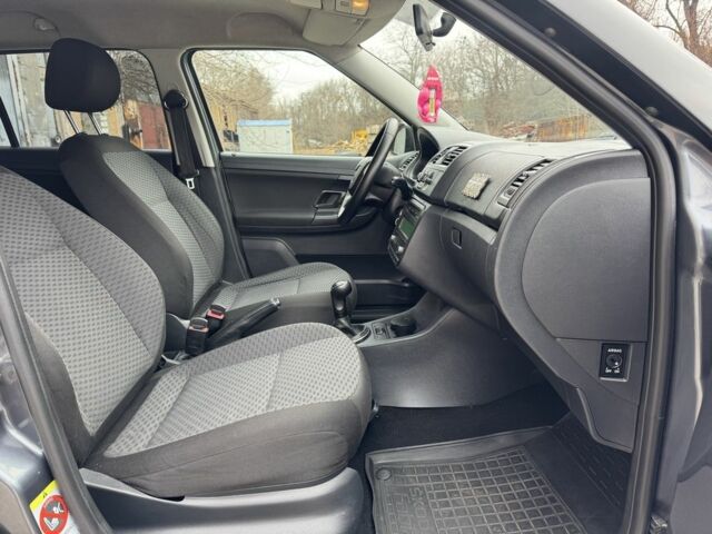 Сірий Шкода Фабія, об'ємом двигуна 1.2 л та пробігом 205 тис. км за 4900 $, фото 17 на Automoto.ua