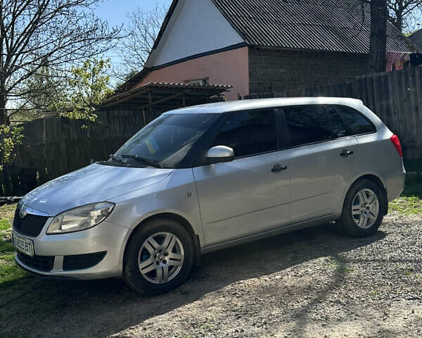 Шкода Фабія 2011 у Мукачеве на Automoto.ua Сірий Шкода Фабія, об'ємом двигуна 1.6 л та пробігом 248 тис. км за 5650 $, фото 9 на Automoto.ua