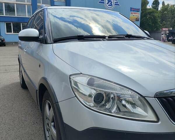 Серый Шкода Фабия, объемом двигателя 1.6 л и пробегом 227 тыс. км за 7500 $, фото 4 на Automoto.ua