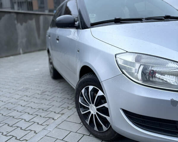 Серый Шкода Фабия, объемом двигателя 1.6 л и пробегом 259 тыс. км за 6200 $, фото 3 на Automoto.ua