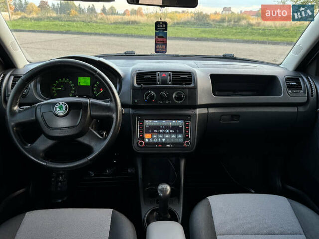 Шкода Фабия 2011 в Виноградове на Automoto.ua Серый Шкода Фабия, объемом двигателя 1.6 л и пробегом 272 тыс. км за 5700 $, фото 15 на Automoto.ua