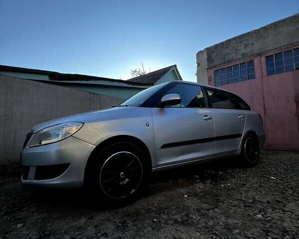 Серый Шкода Фабия, объемом двигателя 1.6 л и пробегом 555 тыс. км за 4400 $, фото 1 на Automoto.ua