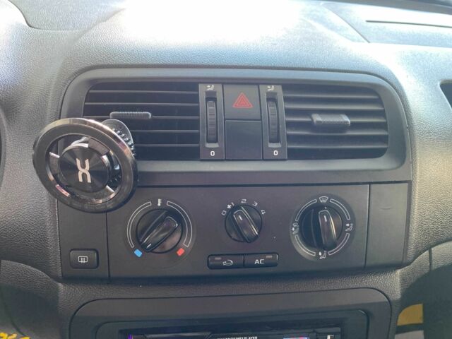 Серый Шкода Фабия, объемом двигателя 1.6 л и пробегом 296 тыс. км за 6000 $, фото 17 на Automoto.ua