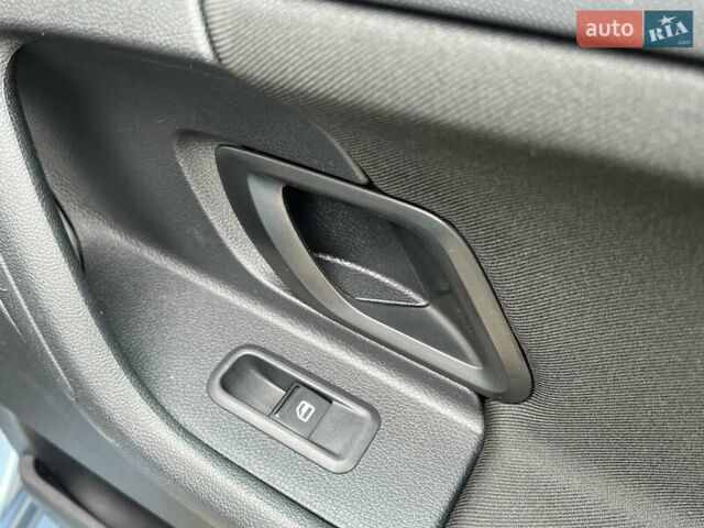 Серый Шкода Фабия, объемом двигателя 1.6 л и пробегом 204 тыс. км за 7950 $, фото 93 на Automoto.ua