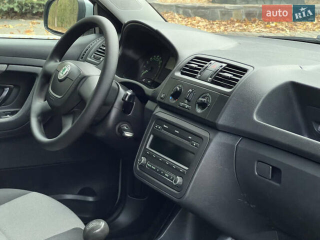 Шкода Фабия 2011 в Трускавце на Automoto.ua Серый Шкода Фабия, объемом двигателя 1.6 л и пробегом 242 тыс. км за 5950 $, фото 78 на Automoto.ua