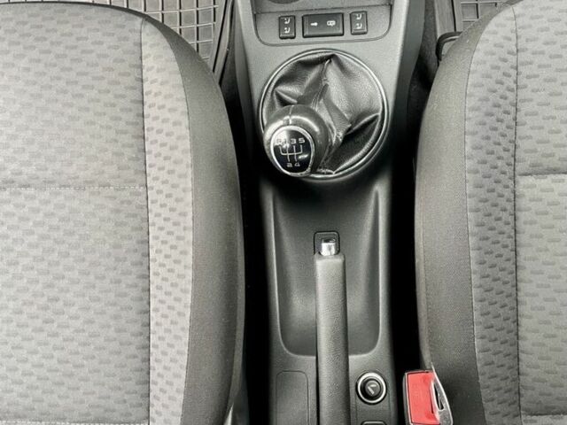 Серый Шкода Фабия, объемом двигателя 1.4 л и пробегом 195 тыс. км за 6200 $, фото 12 на Automoto.ua