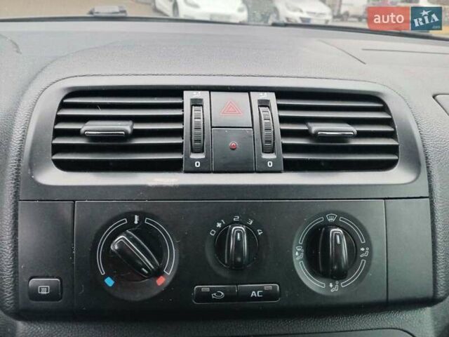 Серый Шкода Фабия, объемом двигателя 1.6 л и пробегом 304 тыс. км за 5490 $, фото 12 на Automoto.ua