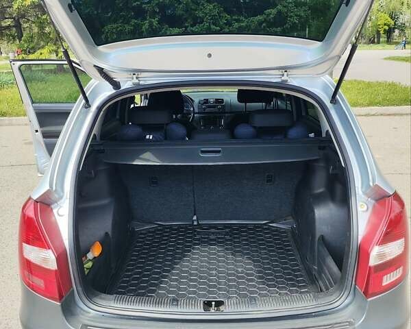 Серый Шкода Фабия, объемом двигателя 1.6 л и пробегом 227 тыс. км за 7500 $, фото 6 на Automoto.ua