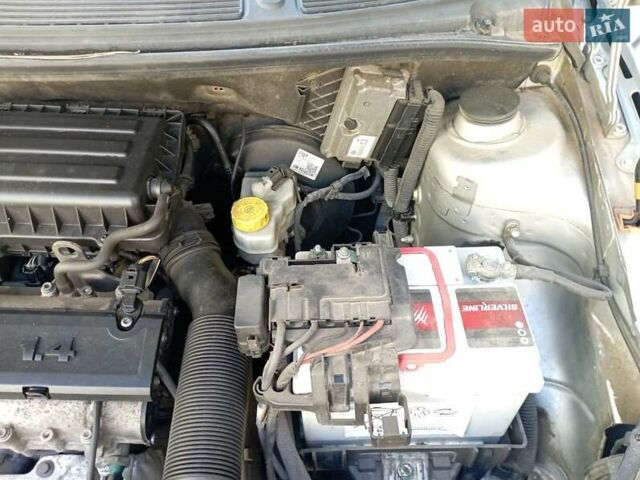 Серый Шкода Фабия, объемом двигателя 1.39 л и пробегом 160 тыс. км за 4700 $, фото 9 на Automoto.ua