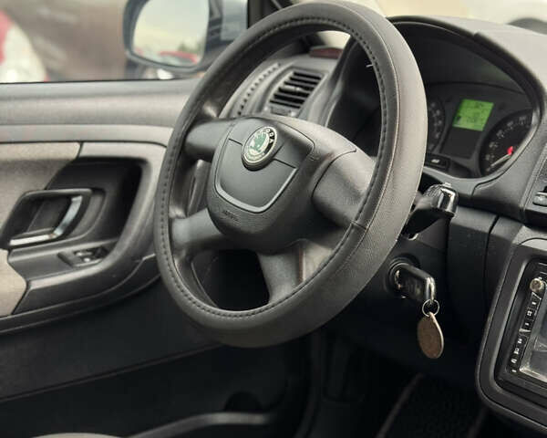 Сірий Шкода Фабія, об'ємом двигуна 1.6 л та пробігом 233 тис. км за 5500 $, фото 29 на Automoto.ua