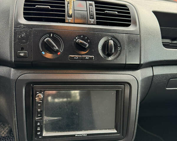 Сірий Шкода Фабія, об'ємом двигуна 1.6 л та пробігом 233 тис. км за 5500 $, фото 31 на Automoto.ua
