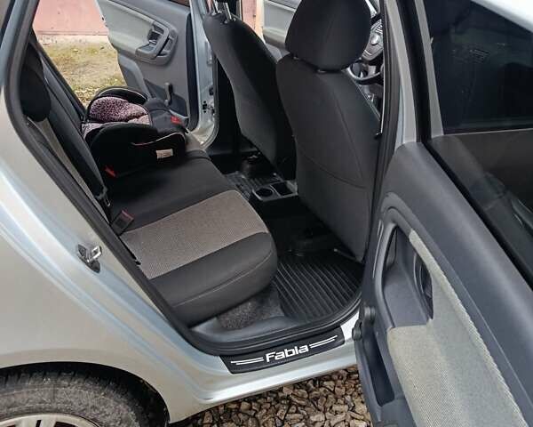 Серый Шкода Фабия, объемом двигателя 1.6 л и пробегом 254 тыс. км за 6200 $, фото 16 на Automoto.ua