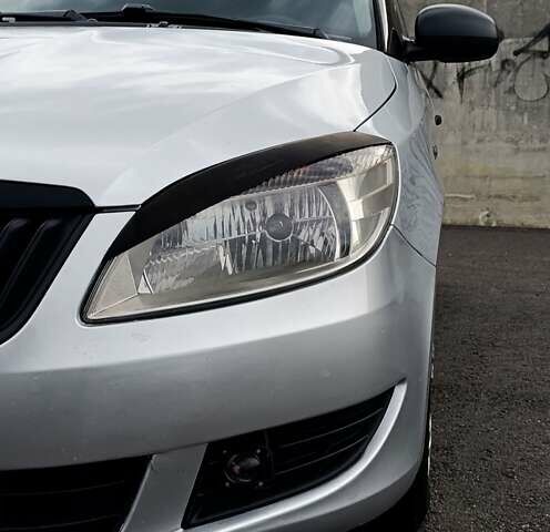 Сірий Шкода Фабія, об'ємом двигуна 1.6 л та пробігом 273 тис. км за 5998 $, фото 2 на Automoto.ua