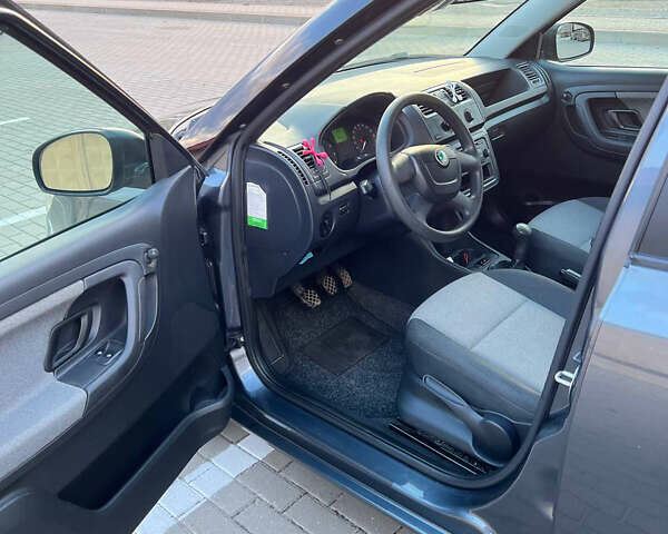 Серый Шкода Фабия, объемом двигателя 1.2 л и пробегом 295 тыс. км за 4950 $, фото 15 на Automoto.ua