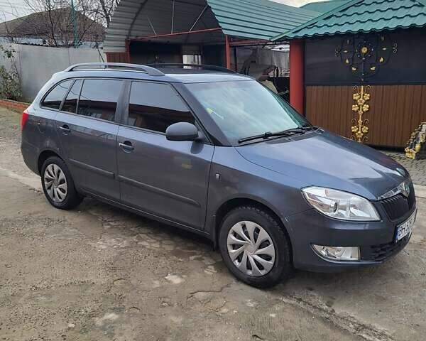 Серый Шкода Фабия, объемом двигателя 1.2 л и пробегом 280 тыс. км за 3700 $, фото 2 на Automoto.ua