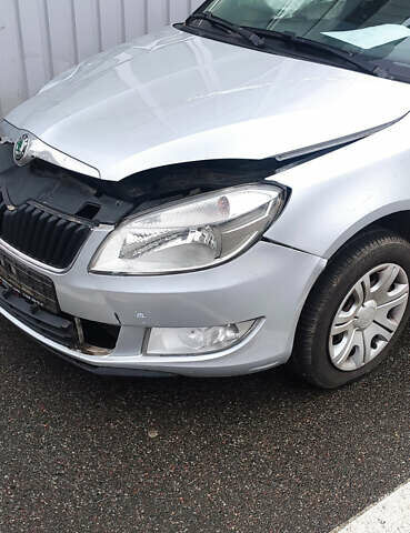 Серый Шкода Фабия, объемом двигателя 1.39 л и пробегом 170 тыс. км за 2100 $, фото 1 на Automoto.ua