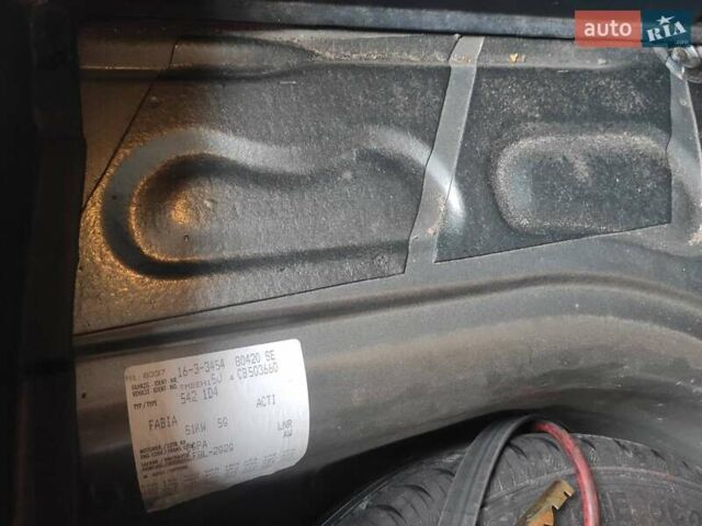 Серый Шкода Фабия, объемом двигателя 1.2 л и пробегом 97 тыс. км за 7500 $, фото 4 на Automoto.ua