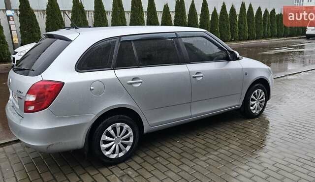 Серый Шкода Фабия, объемом двигателя 1.2 л и пробегом 195 тыс. км за 4900 $, фото 4 на Automoto.ua