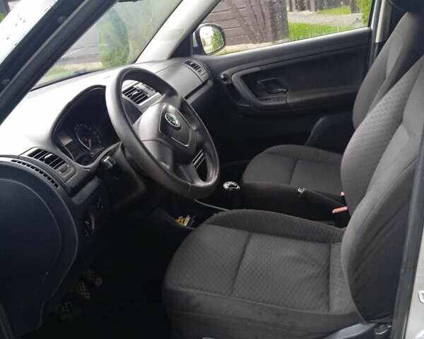 Сірий Шкода Фабія, об'ємом двигуна 1.2 л та пробігом 185 тис. км за 4650 $, фото 15 на Automoto.ua