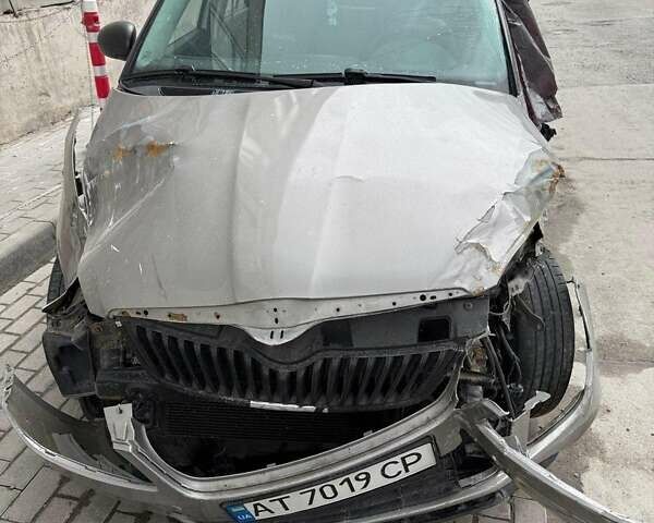 Серый Шкода Фабия, объемом двигателя 1.2 л и пробегом 125 тыс. км за 2600 $, фото 1 на Automoto.ua
