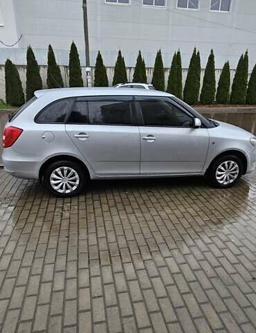 Серый Шкода Фабия, объемом двигателя 1.2 л и пробегом 195 тыс. км за 4900 $, фото 2 на Automoto.ua