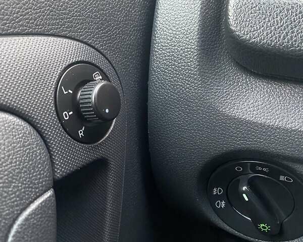 Сірий Шкода Фабія, об'ємом двигуна 1.2 л та пробігом 222 тис. км за 7200 $, фото 27 на Automoto.ua