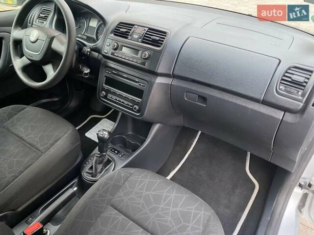 Сірий Шкода Фабія, об'ємом двигуна 1.2 л та пробігом 222 тис. км за 7200 $, фото 12 на Automoto.ua