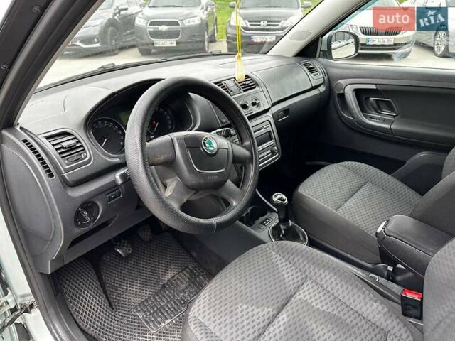 Шкода Фабия 2012 в Львове на Automoto.ua Серый Шкода Фабия, объемом двигателя 1.6 л и пробегом 267 тыс. км за 7190 $, фото 15 на Automoto.ua