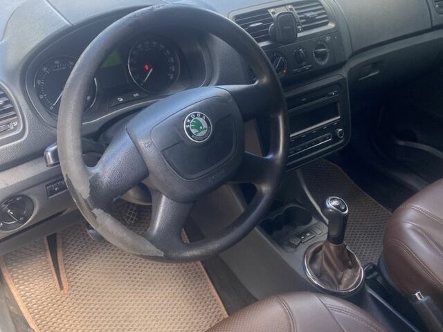 Шкода Фабия 2012 в Краматорске на Automoto.ua Серый Шкода Фабия, объемом двигателя 1.4 л и пробегом 257 тыс. км за 6000 $, фото 8 на Automoto.ua