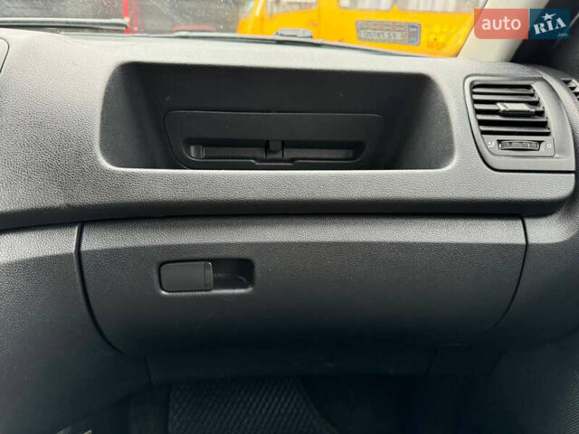 Серый Шкода Фабия, объемом двигателя 1.6 л и пробегом 250 тыс. км за 5999 $, фото 25 на Automoto.ua