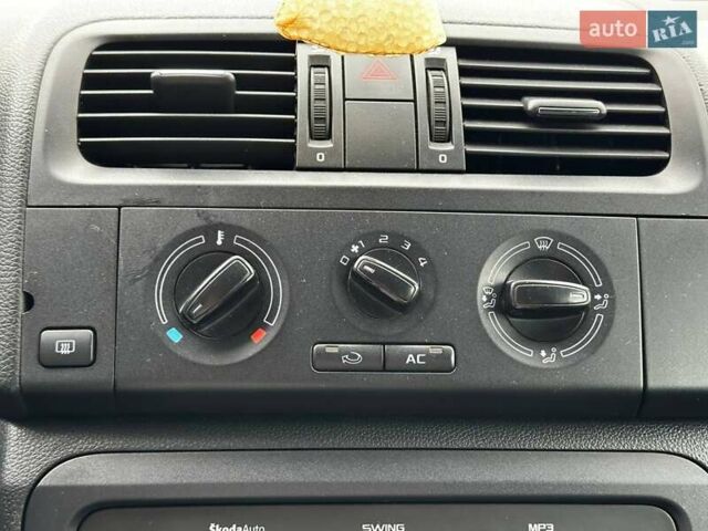 Шкода Фабия 2012 в Львове на Automoto.ua Серый Шкода Фабия, объемом двигателя 1.6 л и пробегом 267 тыс. км за 7190 $, фото 19 на Automoto.ua