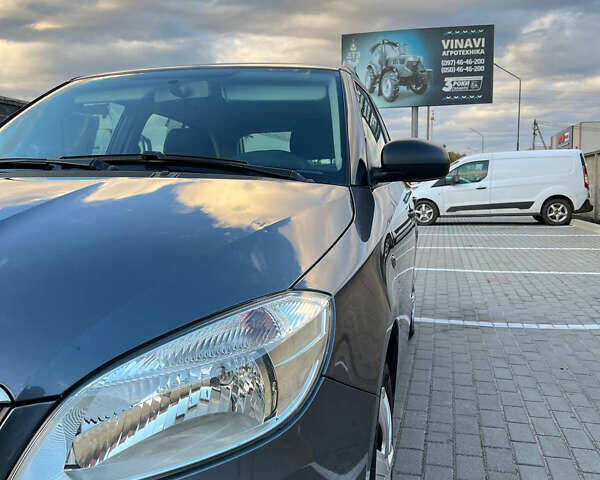 Серый Шкода Фабия, объемом двигателя 1.2 л и пробегом 295 тыс. км за 4950 $, фото 7 на Automoto.ua