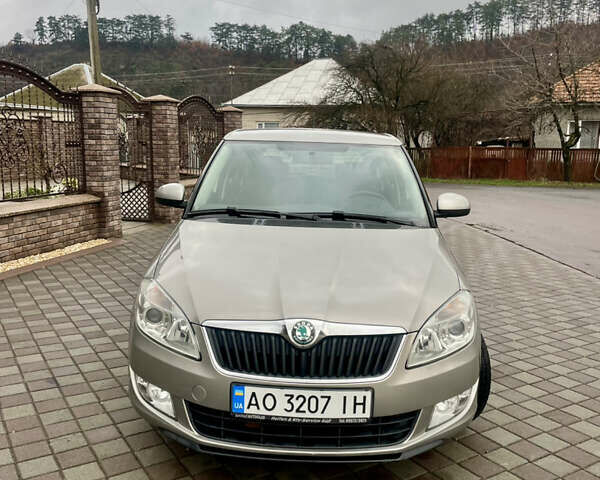 Серый Шкода Фабия, объемом двигателя 1.2 л и пробегом 148 тыс. км за 6900 $, фото 2 на Automoto.ua
