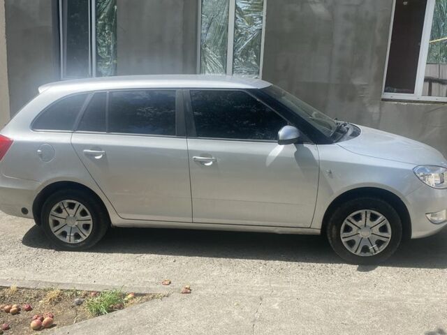 Шкода Фабия 2012 в Краматорске на Automoto.ua Серый Шкода Фабия, объемом двигателя 1.4 л и пробегом 257 тыс. км за 6000 $, фото 5 на Automoto.ua