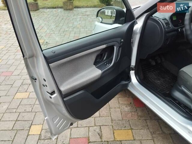 Серый Шкода Фабия, объемом двигателя 1.6 л и пробегом 270 тыс. км за 4950 $, фото 10 на Automoto.ua
