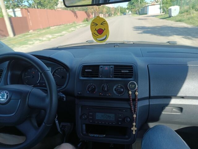 Шкода Фабия 2012 в Полтаве на Automoto.ua Серый Шкода Фабия, объемом двигателя 1.4 л и пробегом 167 тыс. км за 6100 $, фото 12 на Automoto.ua