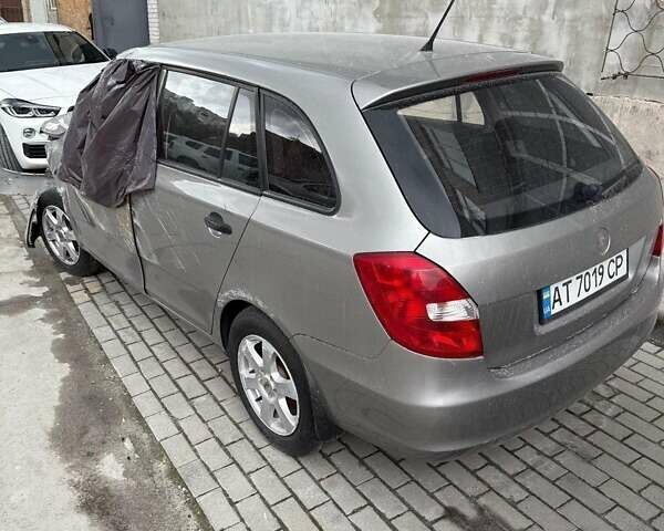 Серый Шкода Фабия, объемом двигателя 1.2 л и пробегом 125 тыс. км за 2600 $, фото 4 на Automoto.ua