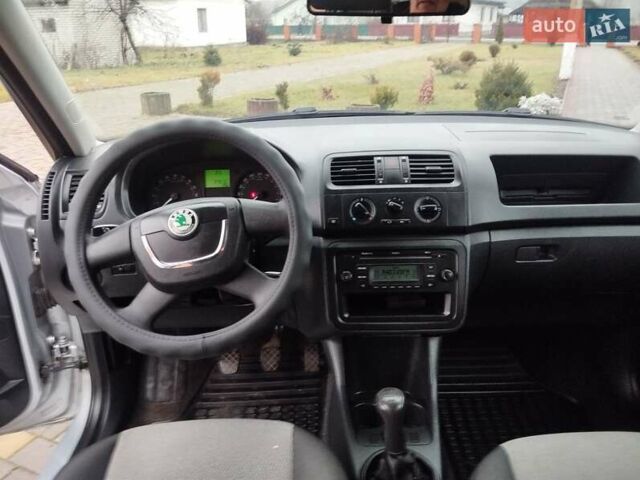 Серый Шкода Фабия, объемом двигателя 1.6 л и пробегом 270 тыс. км за 4950 $, фото 19 на Automoto.ua