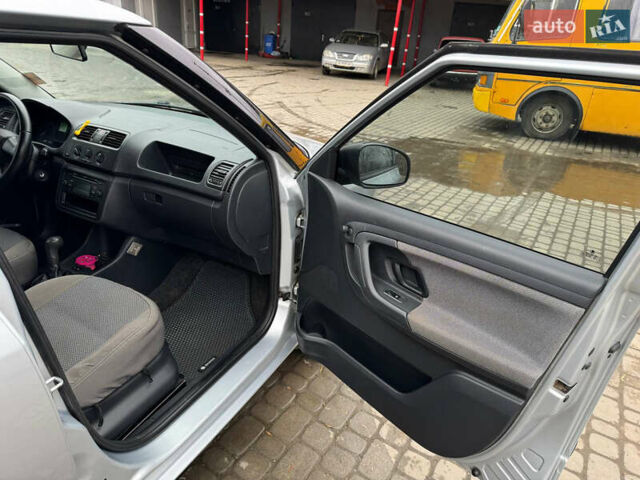 Серый Шкода Фабия, объемом двигателя 1.6 л и пробегом 250 тыс. км за 5999 $, фото 10 на Automoto.ua