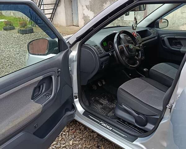 Серый Шкода Фабия, объемом двигателя 1.6 л и пробегом 254 тыс. км за 6200 $, фото 20 на Automoto.ua