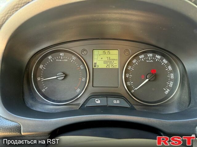 Серый Шкода Фабия, объемом двигателя 1.2 л и пробегом 189 тыс. км за 4500 $, фото 6 на Automoto.ua