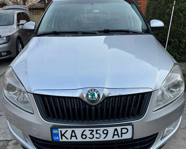 Серый Шкода Фабия, объемом двигателя 1.39 л и пробегом 211 тыс. км за 4250 $, фото 2 на Automoto.ua