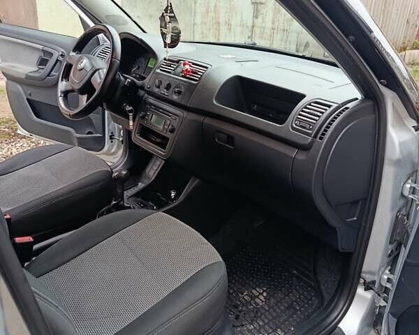 Серый Шкода Фабия, объемом двигателя 1.6 л и пробегом 254 тыс. км за 6200 $, фото 12 на Automoto.ua